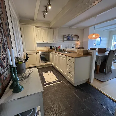 Bright, Open In Apartment *