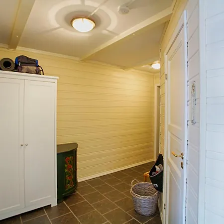 Bright, Open In Apartment *